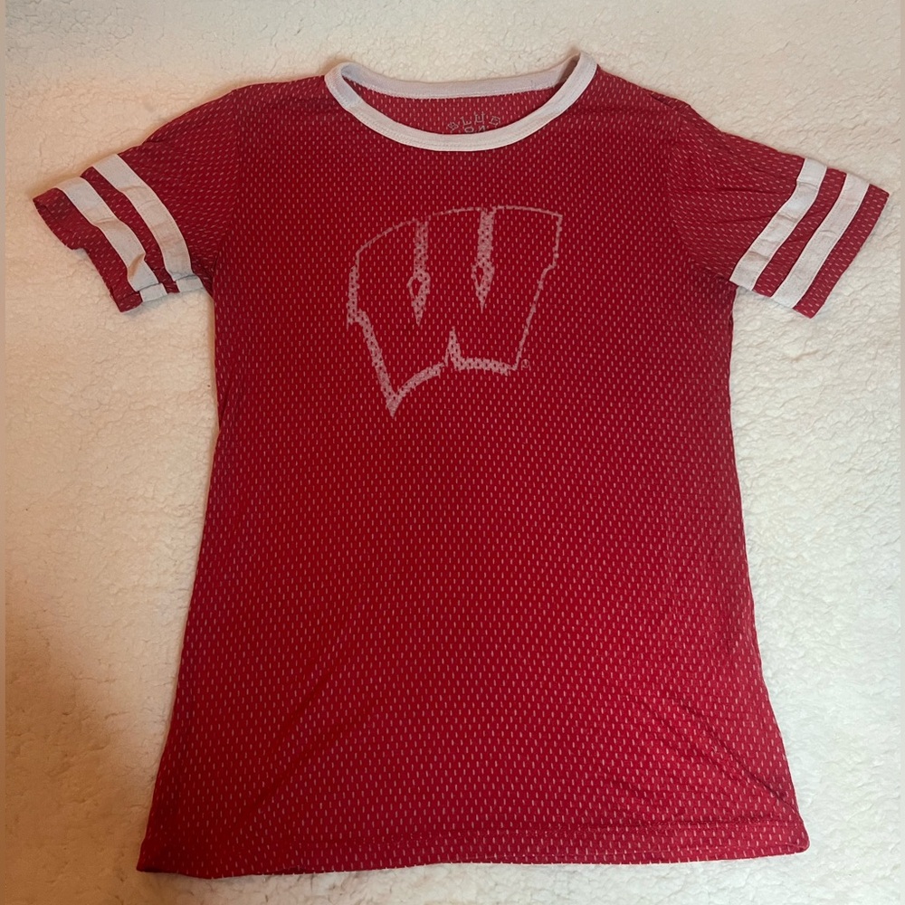 Wisconsin‎ Badgers Blue 84 Women’s Fitted T-Shirt – Size Small